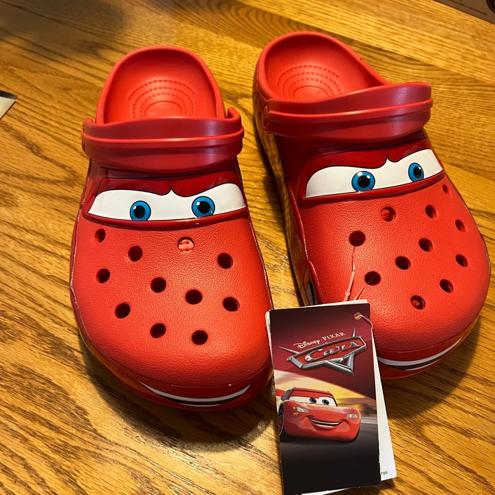 SOLD | lightning McQueen Cars x Crocs | men’s 8 - women’s 10